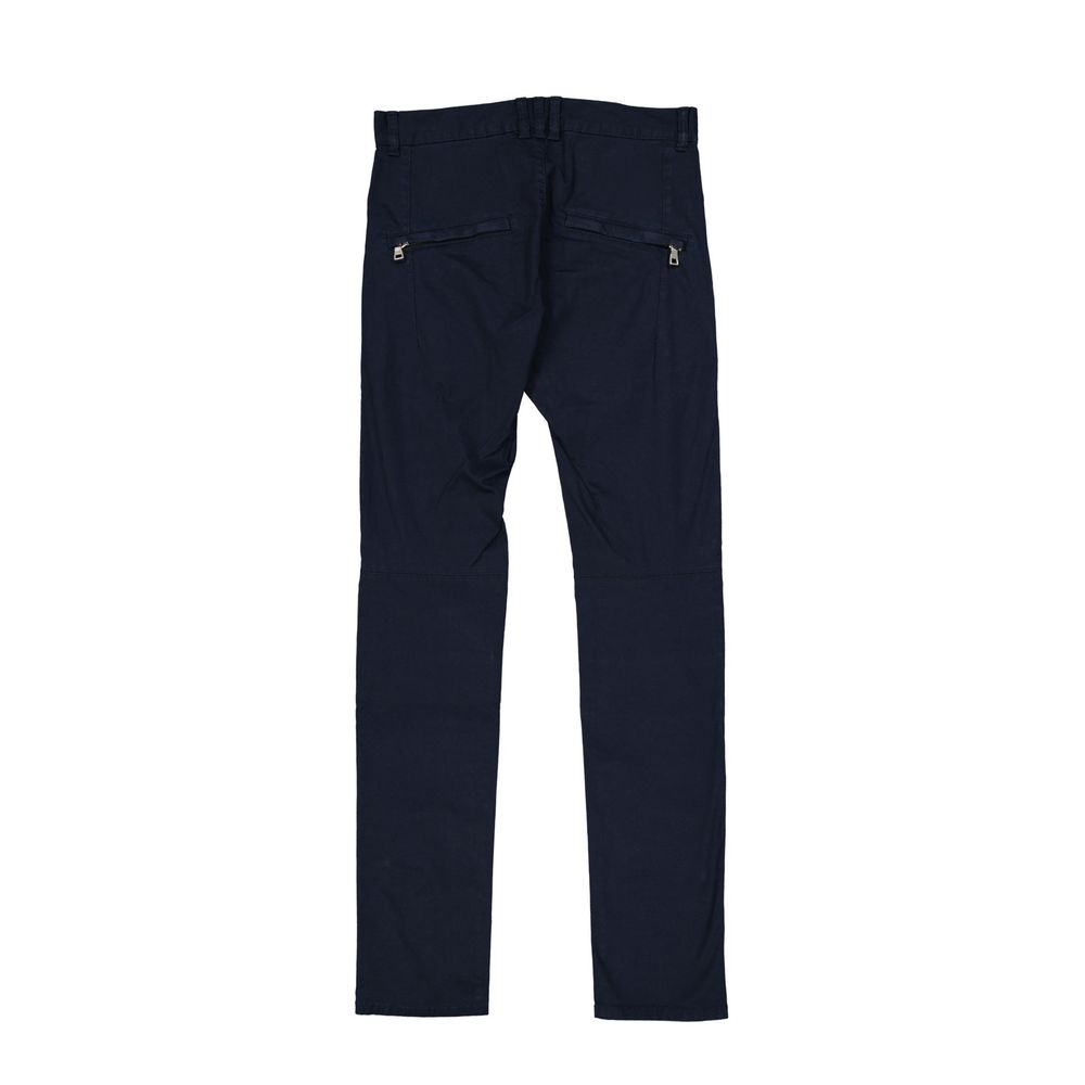 Blue Cotton Casual PantsDescription: – Composition: 95% Cotton 5% Polyurethane – Two side pockets – Belt loops – Zip fastening – Made in Italy – Gender: MEN –Blue Cotton Casual Pants${tagsBalmainAulae Blue Cotton Casual Pants BalmainAulae Blue Cotton Casu