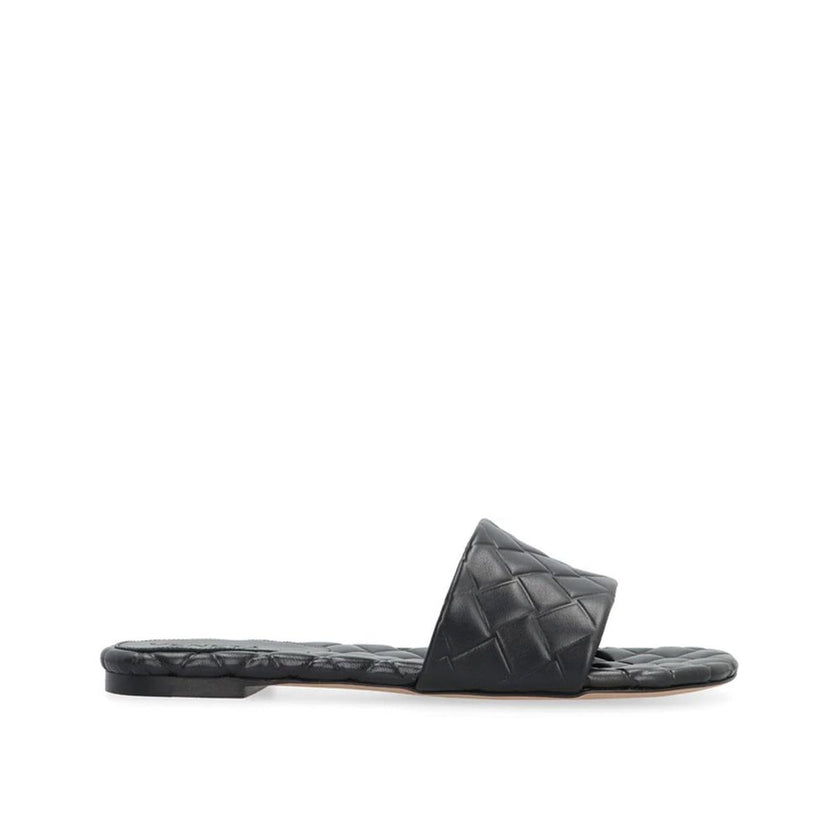 Black Lamb Leather MulesDescription: – Composition: 100% Lamb Leather – Inner: Leather – Insole: Leather – Sole: Leather – Round toe – Open toe – Open back – Intrecciato motif leather item – Made in Italy – Gender: WOMEN –Black Lamb Leather Mules${tagsBot