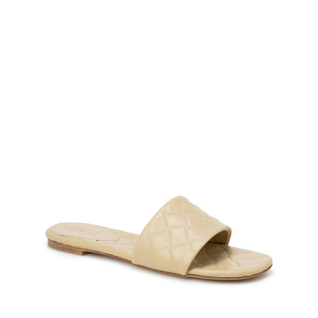 Beige Lamb Leather SandalsDescription: – Composition: 100% Lamb Leather – Inner: Leather – Insole: Leather – Sole: Leather – Round toe – Open toe – All-over high frequency weave motif – Made in Italy – Gender: WOMEN –Beige Lamb Leather Sandals${tagsBotteg