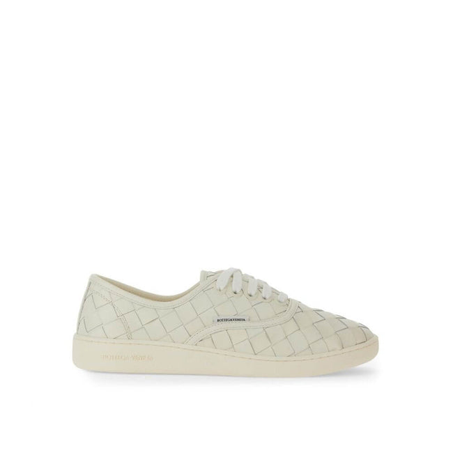 White Calfskin Low Top SneakersDescription: – Composition: 100% calf leather – Inner: Leather – Insole: Leather – Sole: Rubber – Round toe – Branded insole – Front lace-up closure – Side logo detail – Made in Italy – Gender: MEN –White Calfskin Low Top Sn