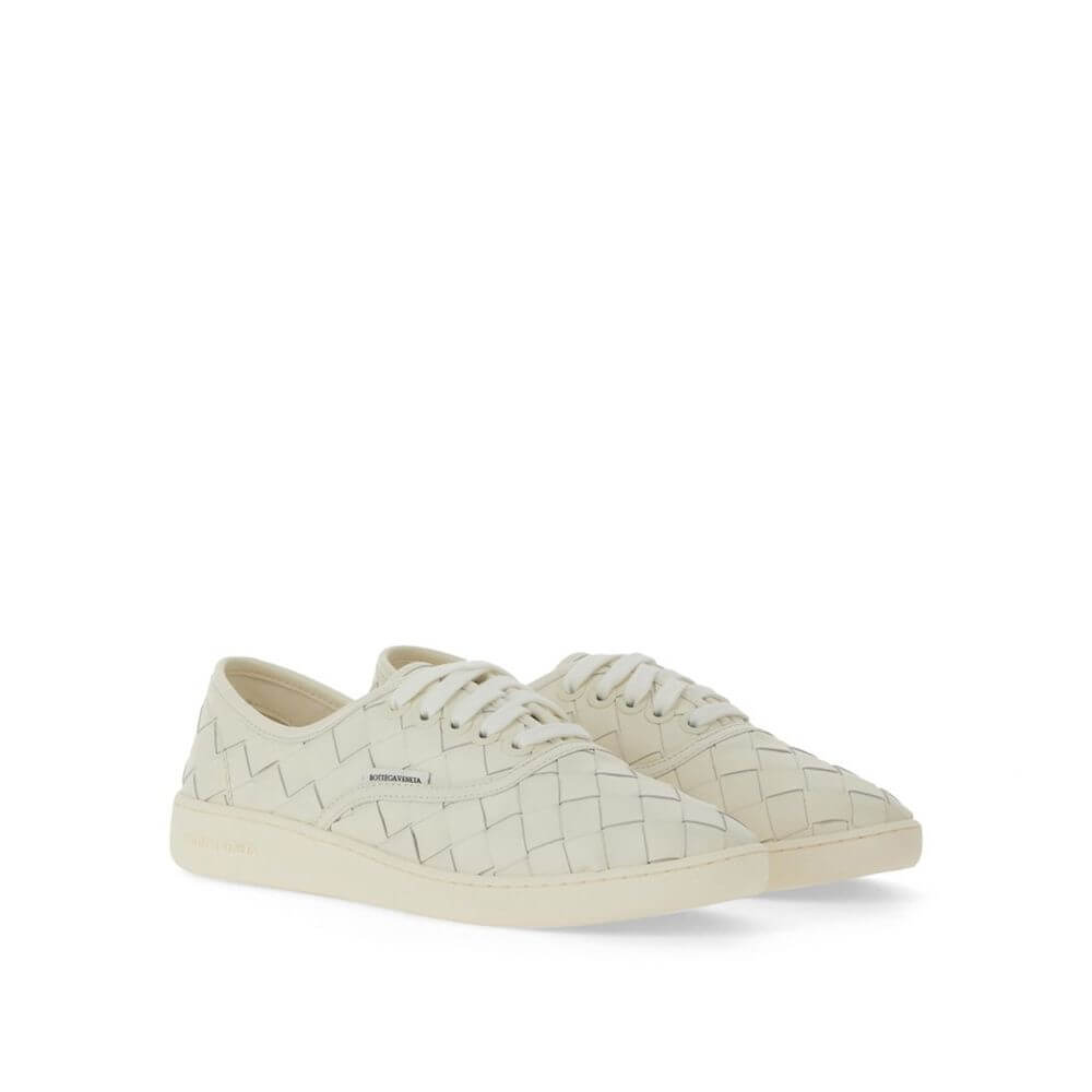 White Calfskin Low Top SneakersDescription: – Composition: 100% calf leather – Inner: Leather – Insole: Leather – Sole: Rubber – Round toe – Branded insole – Front lace-up closure – Side logo detail – Made in Italy – Gender: MEN –White Calfskin Low Top Sn