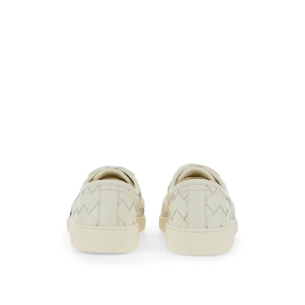 White Calfskin Low Top SneakersDescription: – Composition: 100% calf leather – Inner: Leather – Insole: Leather – Sole: Rubber – Round toe – Branded insole – Front lace-up closure – Side logo detail – Made in Italy – Gender: MEN –White Calfskin Low Top Sn