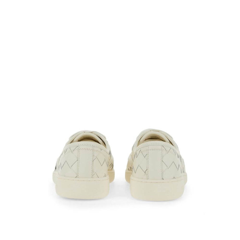 White Calfskin Low Top SneakersDescription: – Composition: 100% calf leather – Inner: Leather – Insole: Leather – Sole: Rubber – Round toe – Branded insole – Front lace-up closure – Side logo detail – Made in Italy – Gender: MEN –White Calfskin Low Top Sn