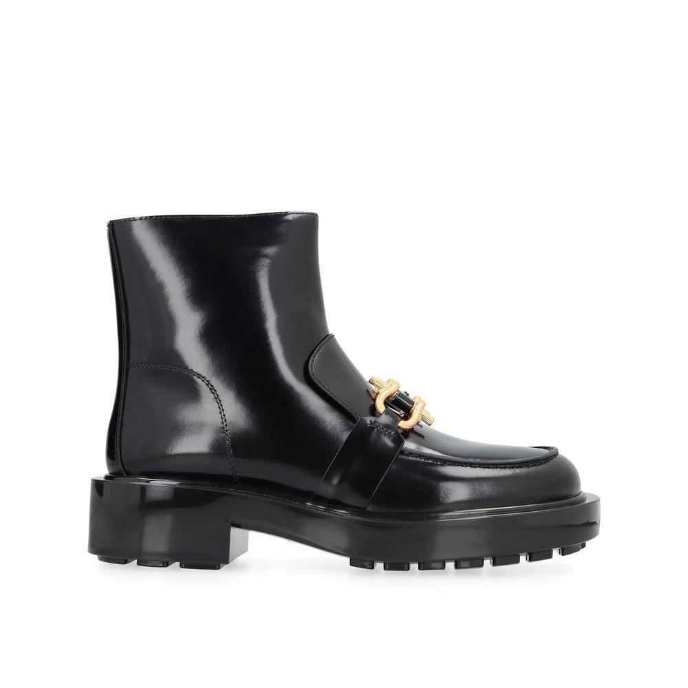 Black Calfskin Ankle BootsDescription: – Composition: 100% calf leather – Inner: 100% Leather – Insole: 100% Leather – Sole: 100% Rubber – Round toe – Side zip closure – Glossy leather – Chunky lugged rubber outsole – Made in Italy – Gender: WOMEN –Black