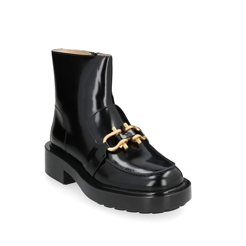 Black Calfskin Ankle BootsDescription: – Composition: 100% calf leather – Inner: 100% Leather – Insole: 100% Leather – Sole: 100% Rubber – Round toe – Side zip closure – Glossy leather – Chunky lugged rubber outsole – Made in Italy – Gender: WOMEN –Black