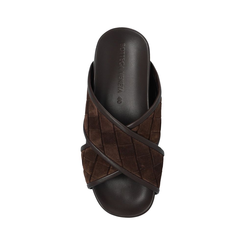 Brown Lamb Leather SandalsDescription: – Composition: 100% Lamb Leather – Inner: Leather – Insole: Leather – Sole: Rubber – Suede detail – Tonal stitching – Open round toe – Crisscross over the instep – Top signature intreccio design – Made in Italy – Gen