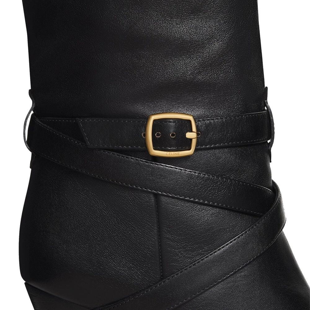 Black Calfskin High Heel BootsDescription: – Composition: 100% calf leather – Inner: 100% Leather – Insole: 100% Leather – Sole: 100% Leather – Round toe – Heel 9 cm – Embossed logo detail – Almond toe – Straps detailing and adjustable buckle in gold-tone