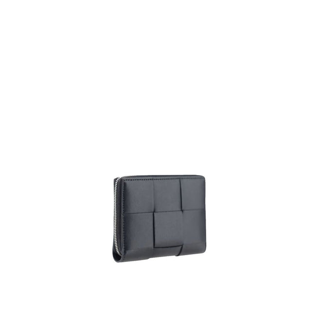 Black Calfskin WalletDescription: – Composition: 100% calf leather – Embossed logo detail – Intreccio weave – Six card slots – Zip closure – Made in Italy – Gender: MEN – Size & Fit: Lenght: 12 cm. Heigth: 9 cm.Black Calfskin Wallet${tagsBottega VenetaAul