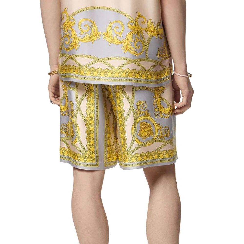 Gray Silk Short And Mini ShortsDescription: – Composition: 100% Silk – Elasticated waist – Hand wash – Side slant pockets – Back welt pockets – La Coupe des Dieux print with all-over classic and Baroque motifs – Made in Italy – Gender: MEN – Size & Fit: R