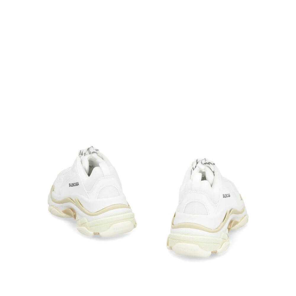 White Calfskin Chunky SneakersDescription: – Composition: 100% calf leather – Inner: Fabric – Insole: Fabric – Sole: Rubber – Round toe – Branded insole – Front lace-up closure – Mesh inserts – Maxi sole – Embroidered logo on the side – Made in China – Ge