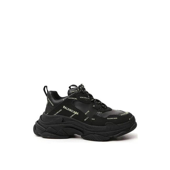 Black Calfskin Chunky SneakersDescription: – Composition: 100% calf leather – Inner: Fabric – Sole: Rubber – Round toe – Front lace-up closure – All-over logo detail – Made in Italy – Gender: MEN –Black Calfskin Chunky Sneakers${tagsBalenciagaAulae Black