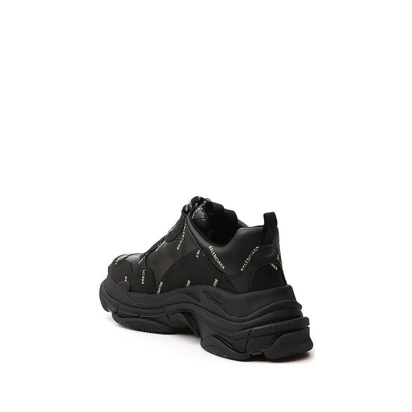 Black Calfskin Chunky SneakersDescription: – Composition: 100% calf leather – Inner: Fabric – Sole: Rubber – Round toe – Front lace-up closure – All-over logo detail – Made in Italy – Gender: MEN –Black Calfskin Chunky Sneakers${tagsBalenciagaAulae Black