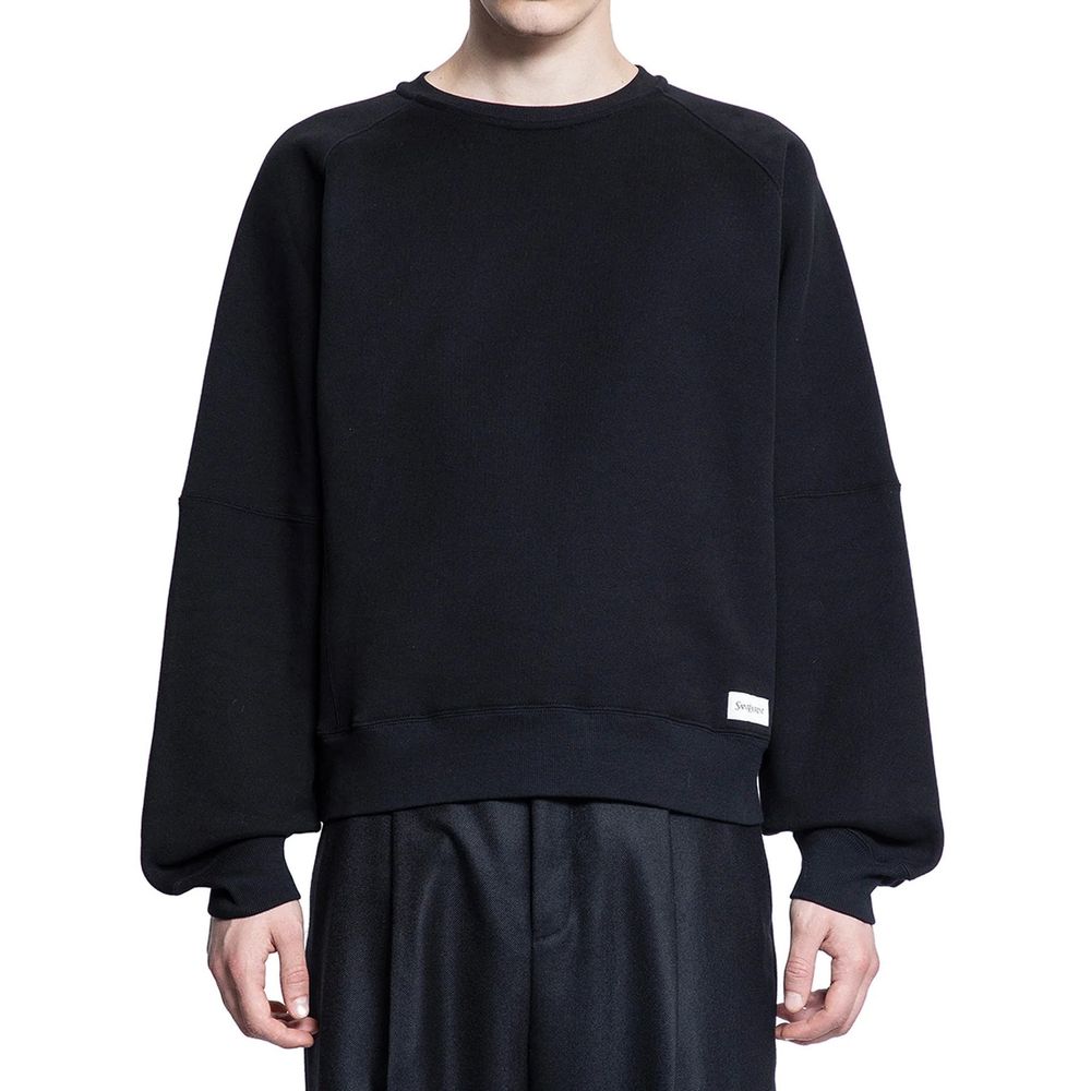 Black Cotton SweatshirtDescription: – Composition: 100% Cotton – Long sleeves – Ribbed trims – Crew neck – Machine wash (delicate) – Embroidered logo on the front – Made in France – Gender: MEN – Size & Fit: Oversize fit.Black Cotton Sweatshirt${tagsSaint