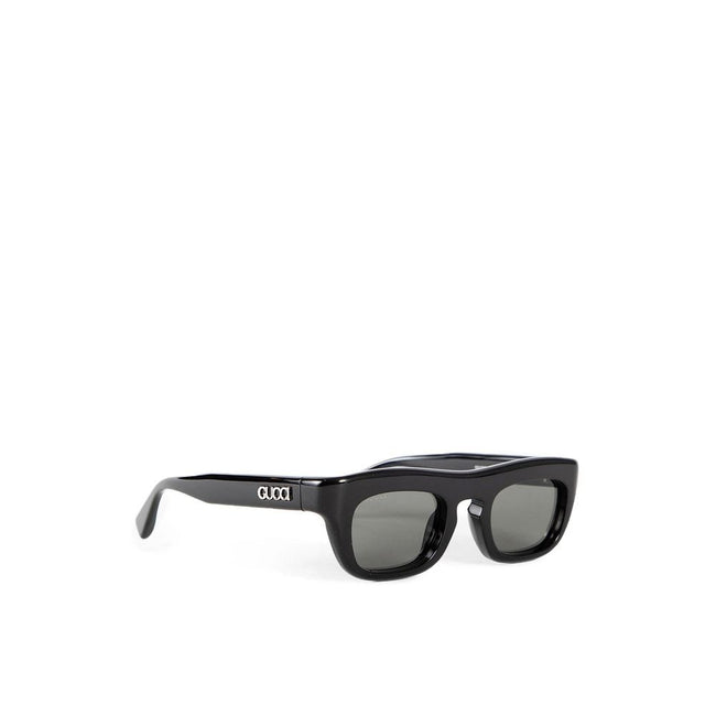 Black Acetate SunglassesDescription: – Composition: 100% Acetate – Silver tone logo detail – 100% UVA/UVB protection – Shiny black acetate frame – Made in Italy – Gender: MEN – Size & Fit: Temple length: 5.7″; Lens height: 1.3″; Nose bridge length: 0.9″ F