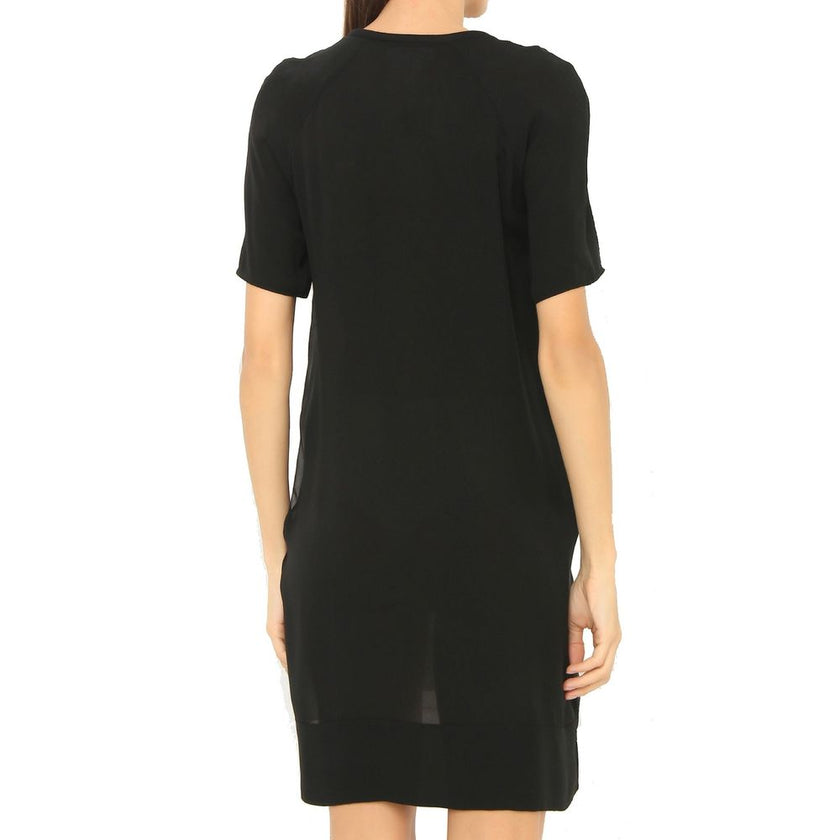 Black Silk Casual DressDescription: – Composition: 100% Silk – Round neck – Short sleeve – Hand wash – Slip-on design – Two zip detail – Front logo print detail – Made in Italy – Gender: WOMEN –Black Silk Casual Dress${tagsDsquared²Aulae Black Silk Casual
