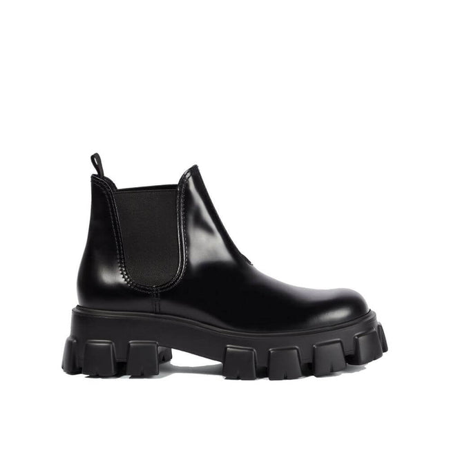 Black Calfskin Chelsea BootsDescription: – Composition: 100% calf leather – Inner: Leather – Insole: Leather – Sole: Rubber – Round toe – Slip-on design – Side elastic inserts – Made in Italy – Gender: MEN –Black Calfskin Chelsea Boots${tagsPradaAulae Bla