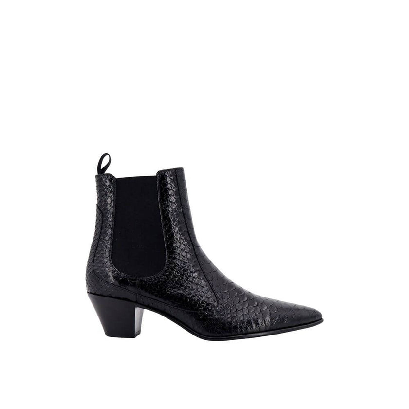 Snake-Effect Leather Chelsea BootsDescription: – Composition: 100% calf leather – Inner: Leather – Insole: Leather – Sole: Leather – pull tab at the rear – Pointed toe – Slip-on design – Heel 6 cm – Snake effect – Side elastic insert – Made in Italy – Gen