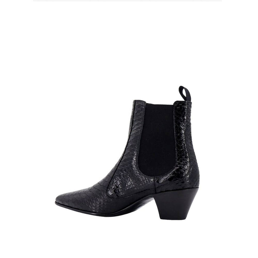 Snake-Effect Leather Chelsea BootsDescription: – Composition: 100% calf leather – Inner: Leather – Insole: Leather – Sole: Leather – pull tab at the rear – Pointed toe – Slip-on design – Heel 6 cm – Snake effect – Side elastic insert – Made in Italy – Gen