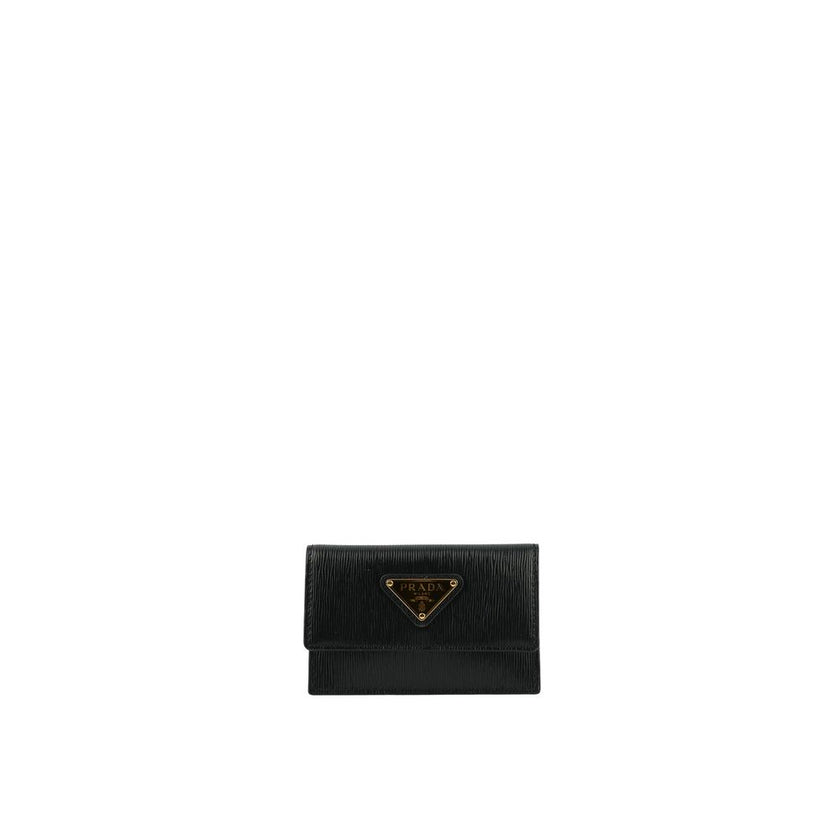 Black Calfskin CardholderDescription: – Composition: 100% calf leather – height 7 cm – Width 2 cm – Length 10 cm – Two card slot – Flap top button closure – Front logo plaque – Made in Turkey – Gender: WOMEN –Black Calfskin Cardholder${tagsPradaAulae Blac