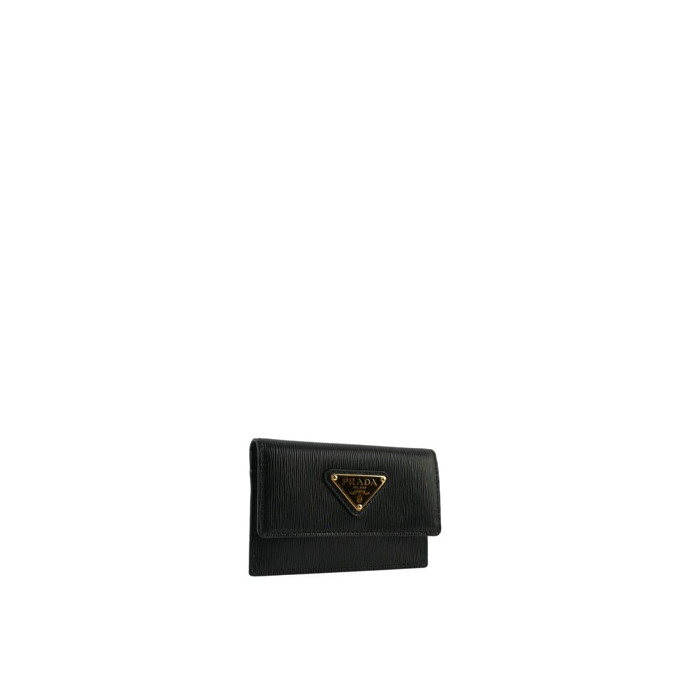 Black Calfskin CardholderDescription: – Composition: 100% calf leather – height 7 cm – Width 2 cm – Length 10 cm – Two card slot – Flap top button closure – Front logo plaque – Made in Turkey – Gender: WOMEN –Black Calfskin Cardholder${tagsPradaAulae Blac