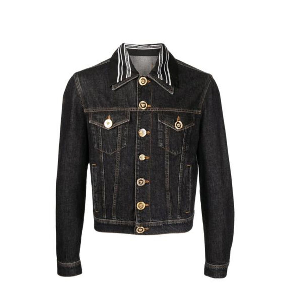 Black Cotton Denim JacketDescription: – Composition: 65% Cotton 35% Polyester – Long sleeves – Front button closure – Two side pockets – Back logo detail – Two front pockets – Hand wash – Gender: MEN –Black Cotton Denim Jacket${tagsVersaceAulae Medusa Mot