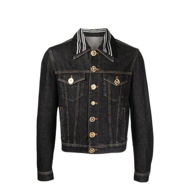 Black Cotton Denim JacketDescription: – Composition: 65% Cotton 35% Polyester – Long sleeves – Front button closure – Two side pockets – Back logo detail – Two front pockets – Hand wash – Gender: MEN –Black Cotton Denim Jacket${tagsVersaceAulae Medusa Mot