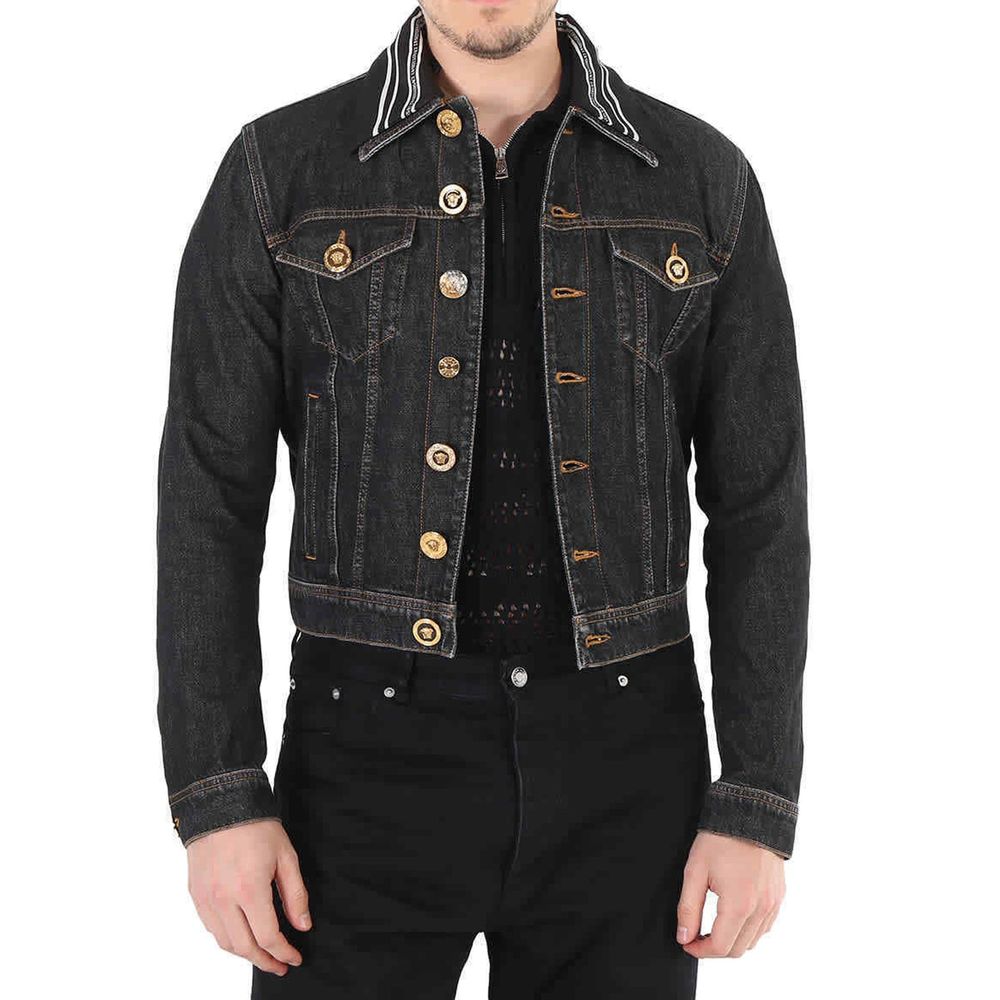 Black Cotton Denim JacketDescription: – Composition: 65% Cotton 35% Polyester – Long sleeves – Front button closure – Two side pockets – Back logo detail – Two front pockets – Hand wash – Gender: MEN –Black Cotton Denim Jacket${tagsVersaceAulae Medusa Mot