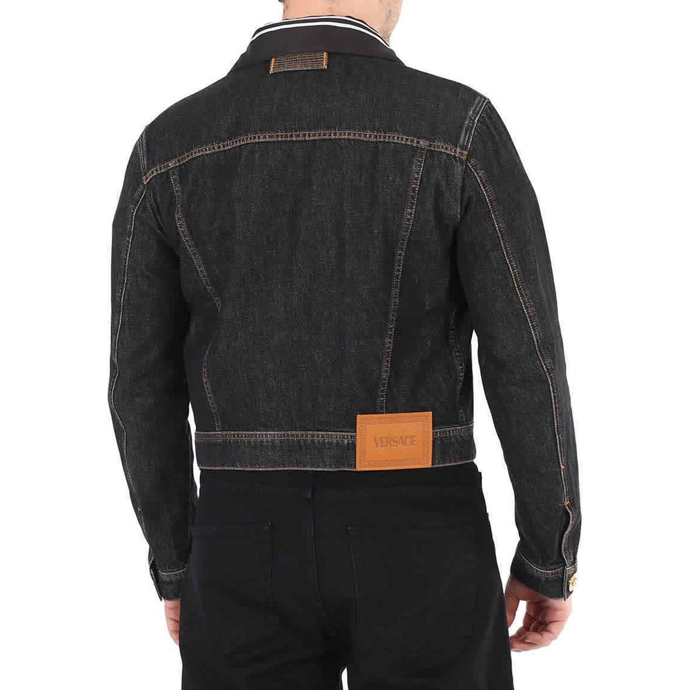 Black Cotton Denim JacketDescription: – Composition: 65% Cotton 35% Polyester – Long sleeves – Front button closure – Two side pockets – Back logo detail – Two front pockets – Hand wash – Gender: MEN –Black Cotton Denim Jacket${tagsVersaceAulae Medusa Mot