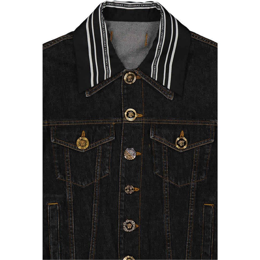 Black Cotton Denim JacketDescription: – Composition: 65% Cotton 35% Polyester – Long sleeves – Front button closure – Two side pockets – Back logo detail – Two front pockets – Hand wash – Gender: MEN –Black Cotton Denim Jacket${tagsVersaceAulae Medusa Mot