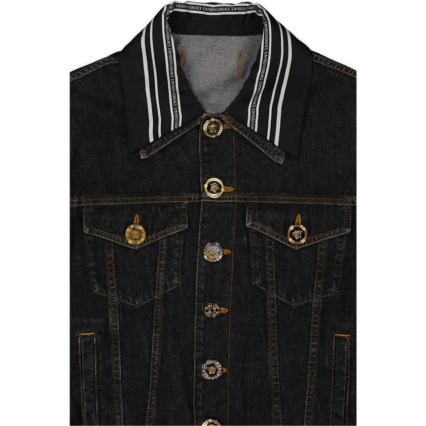 Black Cotton Denim JacketDescription: – Composition: 65% Cotton 35% Polyester – Long sleeves – Front button closure – Two side pockets – Back logo detail – Two front pockets – Hand wash – Gender: MEN –Black Cotton Denim Jacket${tagsVersaceAulae Medusa Mot
