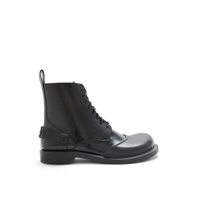 Black Calfskin Lace-Up BootsDescription: – Composition: 100% calf leather – Inner: Leather – Insole: Leather – Sole: Rubber – pull tab at the rear – Round toe – Front lace-up closure – back logo relief – Made in Italy – Gender: MEN –Black Calfskin Lace-Up