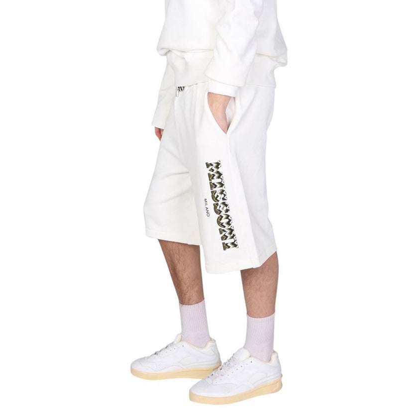 White Cotton ShortsDescription: – Composition: 100% Cotton – Two side pockets – Machine wash – Embroidered logo detail – One back pocket – Elasticated drawstring waistband – Made in Italy – Gender: MEN –White Cotton Shorts${tagsMissoniAulae Cotton Logo Sh