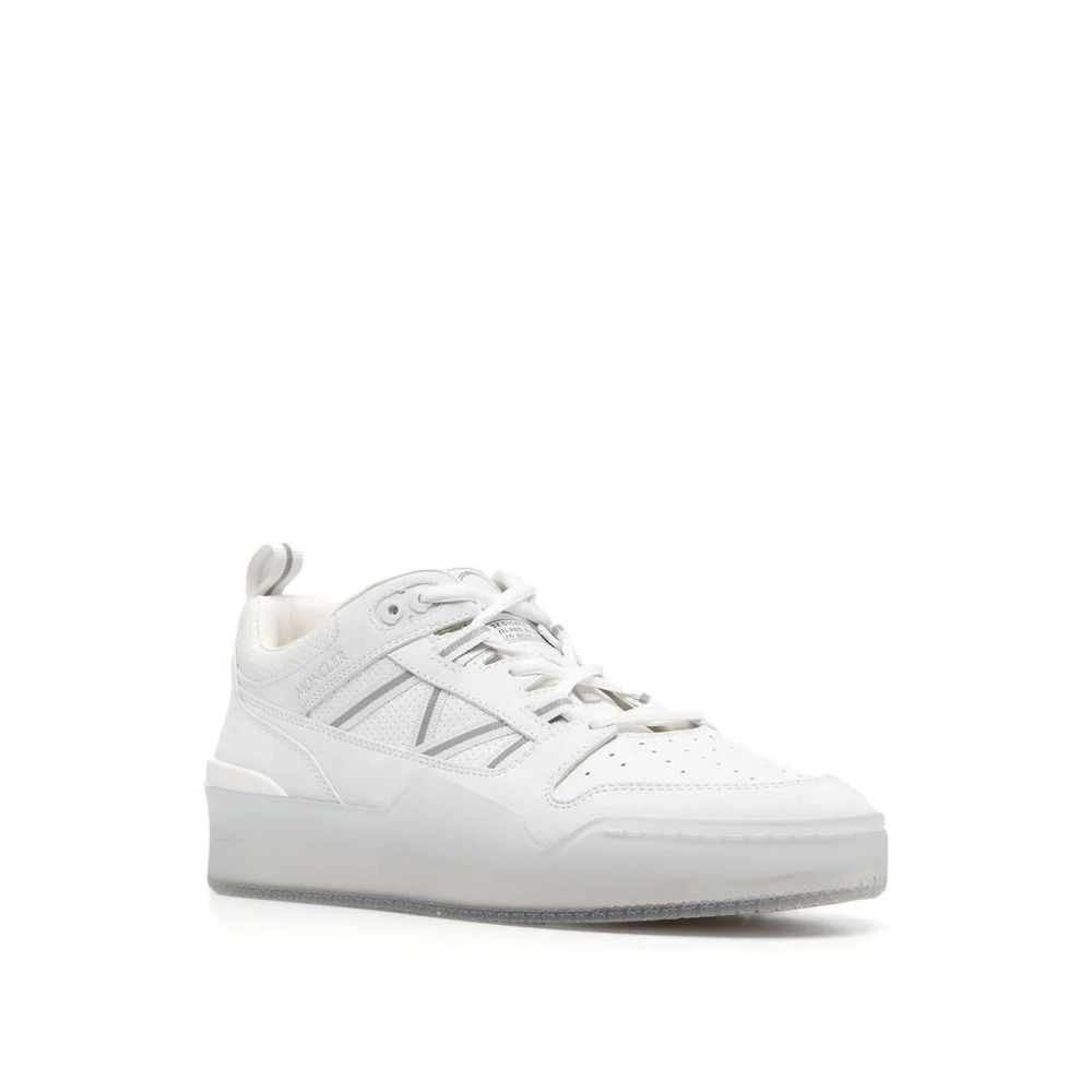White Calfskin Low Top SneakersDescription: – Composition: 100% calf leather – Inner: Leather – Insole: Leather – Sole: Rubber – pull tab at the rear – Round toe – Perforated detail – Back logo detail – Front lace-up closure – Made in Italy – Gender: WOME