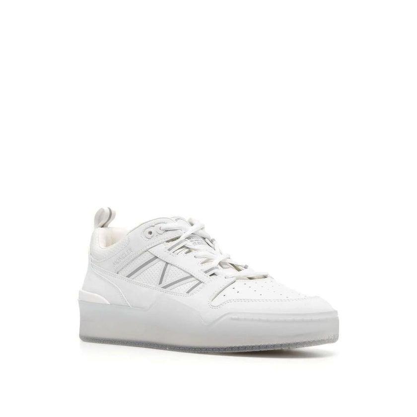 White Calfskin Low Top SneakersDescription: – Composition: 100% calf leather – Inner: Leather – Insole: Leather – Sole: Rubber – pull tab at the rear – Round toe – Perforated detail – Back logo detail – Front lace-up closure – Made in Italy – Gender: WOME