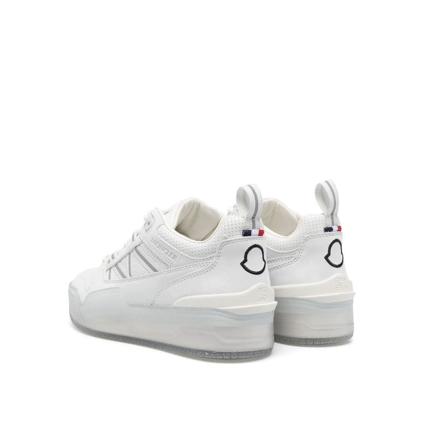 White Calfskin Low Top SneakersDescription: – Composition: 100% calf leather – Inner: Leather – Insole: Leather – Sole: Rubber – pull tab at the rear – Round toe – Perforated detail – Back logo detail – Front lace-up closure – Made in Italy – Gender: WOME