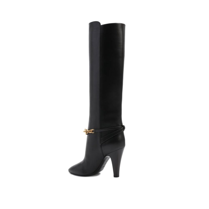 Leather BootsDescription: – Composition: 100% calf leather – Leather lining, insole, sole – Slip on – Pointed toe – Gold tone chain detail – Buckle detail – Heel 10 cm / 3,93 in – Made in Italy –Leather Boots${tagsSaint LaurentAulae Leather Boots Saint La