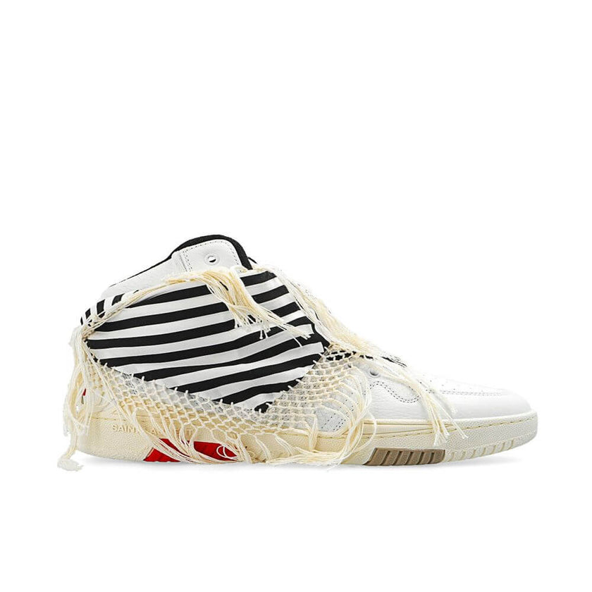 White Calfskin High Top SneakersDescription: – Composition: 100% calf leather – Leather insole – Rubber sole – Lace up – Perforated detail – Bandana detail – Logo detailing on the tongue – Made in Italy –White Calfskin High Top Sneakers${tagsSaint Laurent