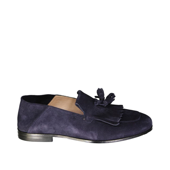 Blue Calfskin Slip-On LoafersDescription: – Composition: 100% calf leather – Inner: Leather – Insole: Leather – Sole: Rubber – Round toe – Slip on – Fringe top details – Made in Italy – Gender: MEN –Blue Calfskin Slip-On Loafers${tagsSalvatore FerragamoAu