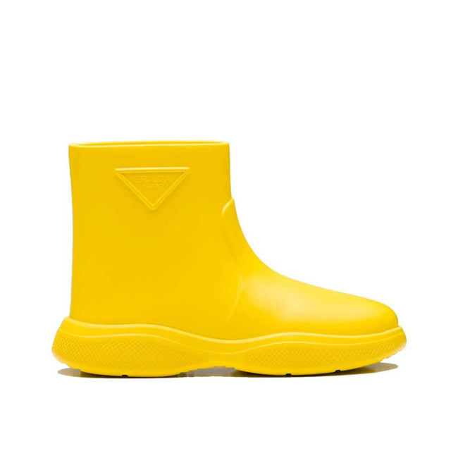 Yellow Rubber Rain BootsDescription: – Composition: 100% rubber – Rubber insole and sole – Slip on – Relief logo detail – Made in Italy –Yellow Rubber Rain Boots${tagsPradaAulae Logo Rubber Boots PradaAulae Logo Rubber Boots Description: – Composition: 10