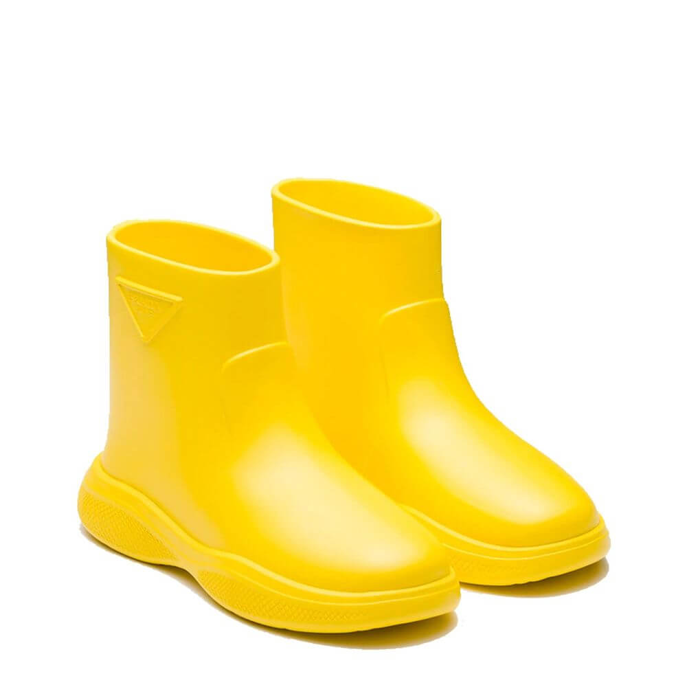 Yellow Rubber Rain BootsDescription: – Composition: 100% rubber – Rubber insole and sole – Slip on – Relief logo detail – Made in Italy –Yellow Rubber Rain Boots${tagsPradaAulae Logo Rubber Boots PradaAulae Logo Rubber Boots Description: – Composition: 10