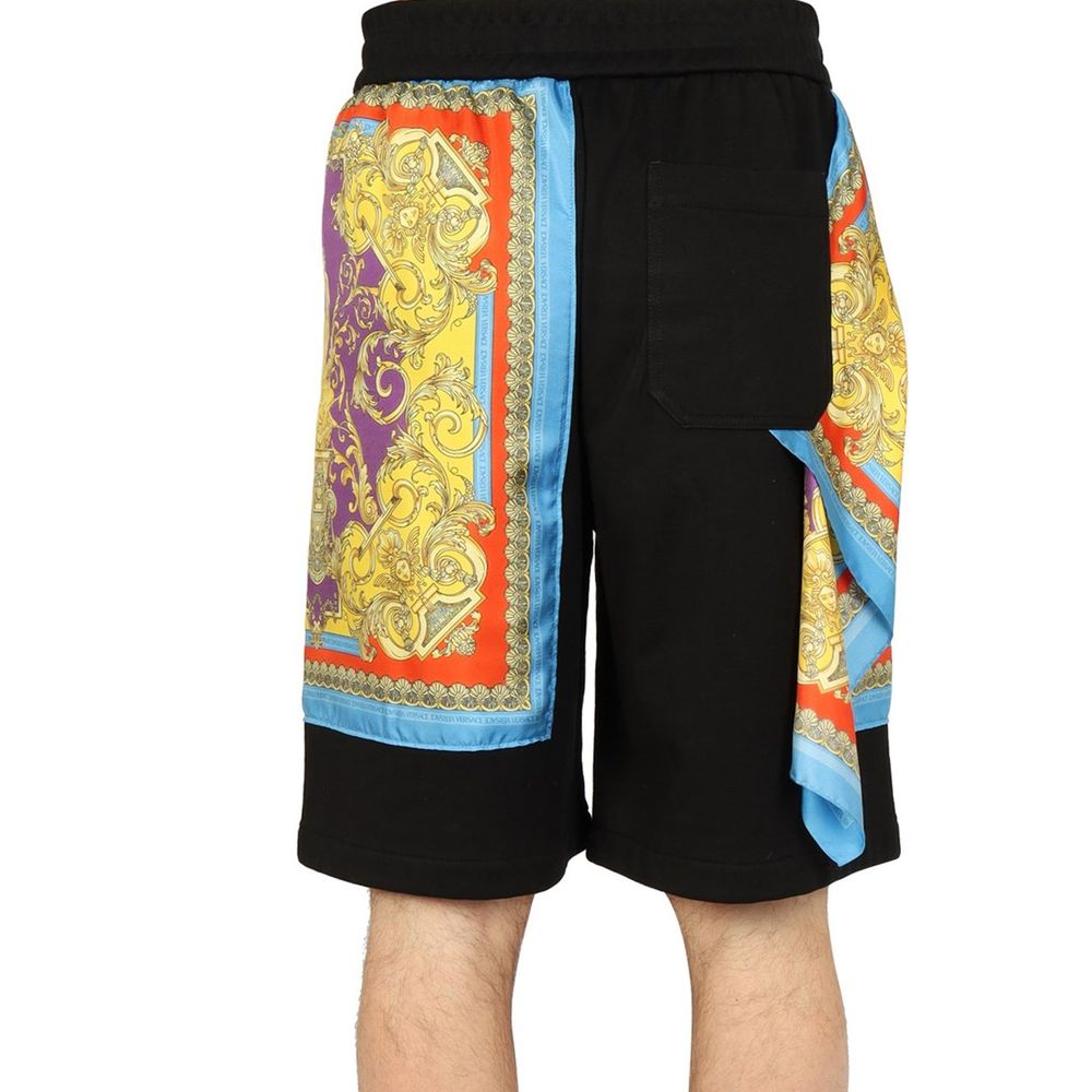 Barocco Goddess Night Print ShortsDescription: – Composition: 100% Cotton – Elasticated waist – Two side pockets – Model is 188 cm tall wears size L – Made in Italy – Gender: MEN –Barocco Goddess Night Print Shorts${tagsVersaceAulae Barocco Goddess Night