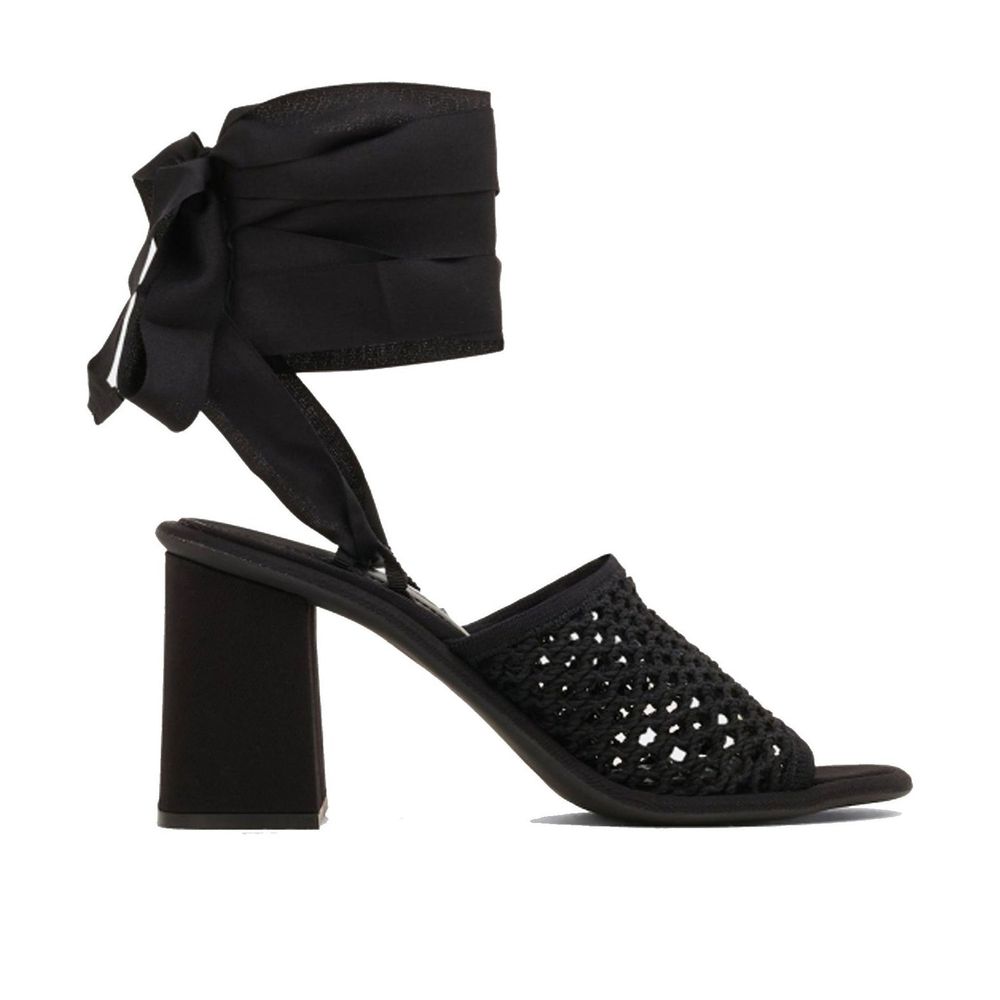 Black Fabric Strap-On SandalsDescription: – Composition: – Fabric – Leather insole – Rubber sole – Lace-up style – Branded insole – Heel 8 cm / 3,1 in – Made in Italy –Black Fabric Strap-On Sandals${tagsMiu MiuAulae Macrame Sandals Miu MiuAulae Macrame Sa