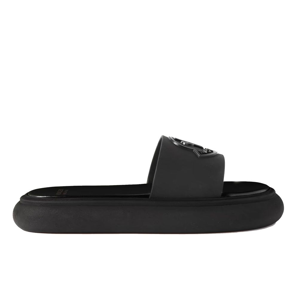 Black Rubber SlidesDescription: – Composition: 100% rubber – Leather insole – Rubber Sole – Relief logo detail – Made in Italy –Black Rubber Slides${tagsMonclerAulae Logo Slides MonclerAulae Logo Slides Description: – Composition: 100% rubber – Leather in