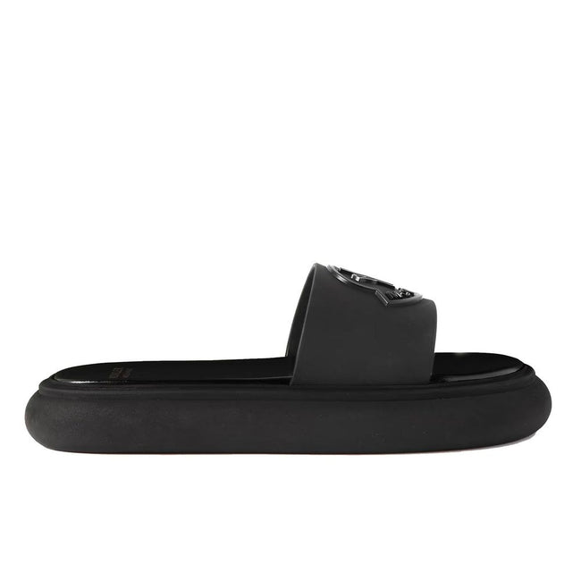 Black Rubber SlidesDescription: – Composition: 100% rubber – Leather insole – Rubber Sole – Relief logo detail – Made in Italy –Black Rubber Slides${tagsMonclerAulae Logo Slides MonclerAulae Logo Slides Description: – Composition: 100% rubber – Leather in