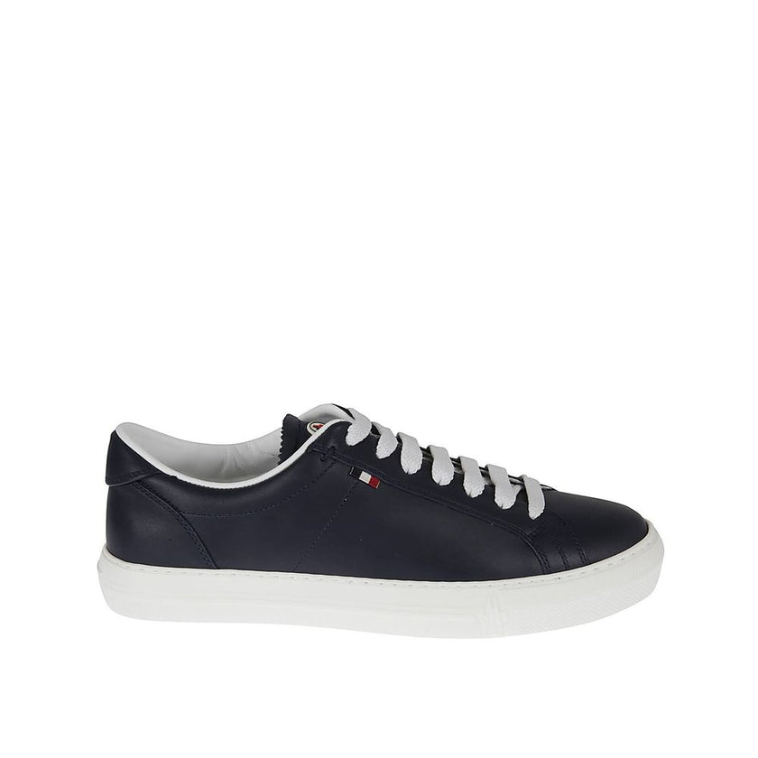 Blue Calfskin Low Top SneakersDescription: – Composition: 100% calf leather – Inner: Leather – Insole: Leather – Sole: Rubber – Round toe – Front lace-up closure – Top logo detail – Made in Italy – Gender: MEN –Blue Calfskin Low Top Sneakers${tagsMonclerA