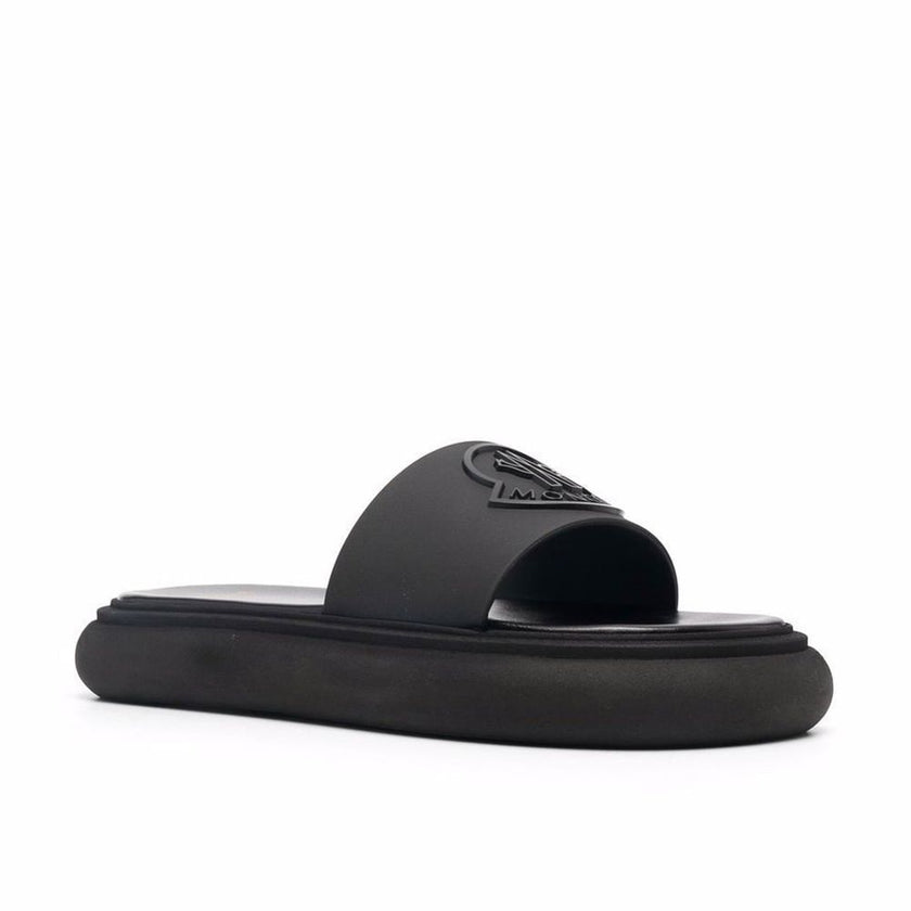 Black Rubber SlidesDescription: – Composition: 100% rubber – Leather insole – Rubber Sole – Relief logo detail – Made in Italy –Black Rubber Slides${tagsMonclerAulae Logo Slides MonclerAulae Logo Slides Description: – Composition: 100% rubber – Leather in