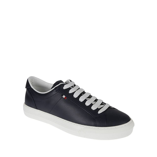 Blue Calfskin Low Top SneakersDescription: – Composition: 100% calf leather – Inner: Leather – Insole: Leather – Sole: Rubber – Round toe – Front lace-up closure – Top logo detail – Made in Italy – Gender: MEN –Blue Calfskin Low Top Sneakers${tagsMonclerA