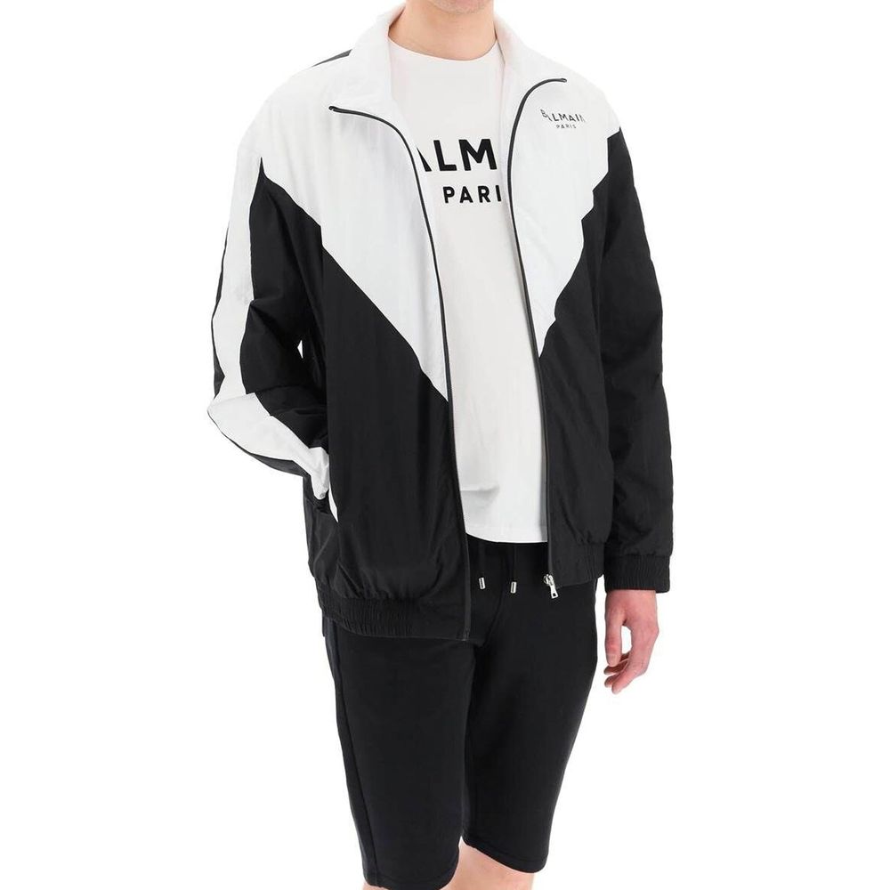 Black Polyamide Shell JacketDescription: – Composition: 100% Polyamide – Long sleeves – Two side pockets – Elasticated cuffs – Front zip closure – Front logo detail – Gender: MEN –Black Polyamide Shell Jacket${tagsBalmainAulae Logo Windbreaker BalmainAula
