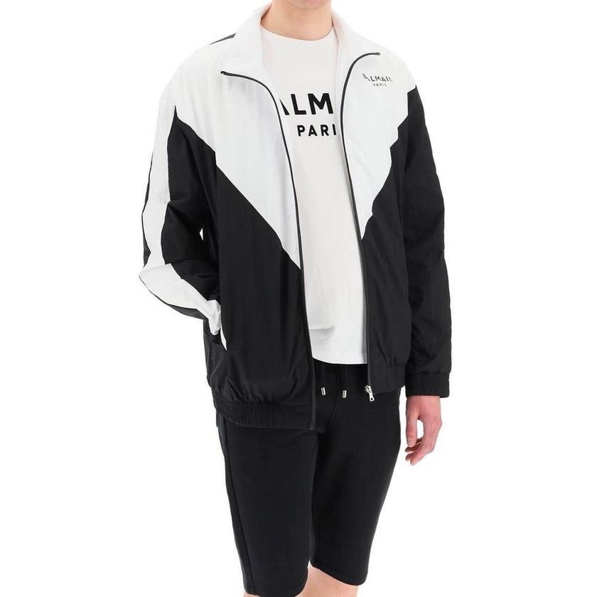 Black Polyamide Shell JacketDescription: – Composition: 100% Polyamide – Long sleeves – Two side pockets – Elasticated cuffs – Front zip closure – Front logo detail – Gender: MEN –Black Polyamide Shell Jacket${tagsBalmainAulae Logo Windbreaker BalmainAula