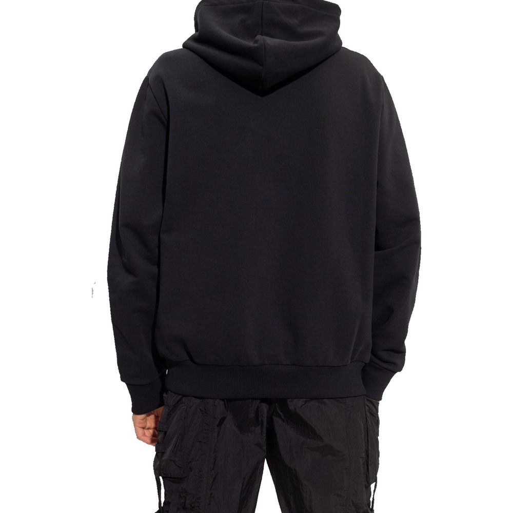 Black Cotton SweatshirtDescription: – Composition: 100% Cotton – Ribbed trims – Machine wash – Drawstring hood – Kangaroo pocket – Front logo detail – Gold-tone graphic print – Made in Italy – Gender: MEN – Size & Fit: True to size. Regular fit. Model’s M